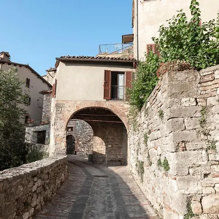 Cute House In Central Todi With Sensational Views Nyaraló