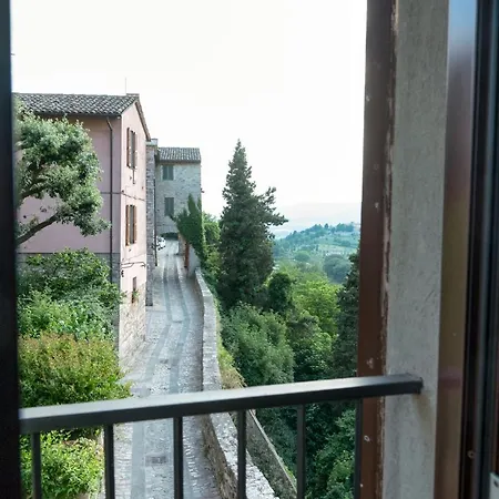 Nyaraló Cute House In Central Todi With Sensational Views *