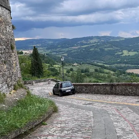 Nyaraló Cute House In Central Todi With Sensational Views Todi